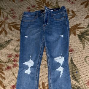 Light washed holy jeans